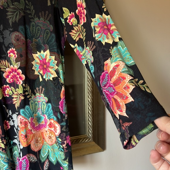 Johnny Was The Janie Favorite 3/4 Sleeve V Neck Swing Tee Top Small - Picture 3 of 4